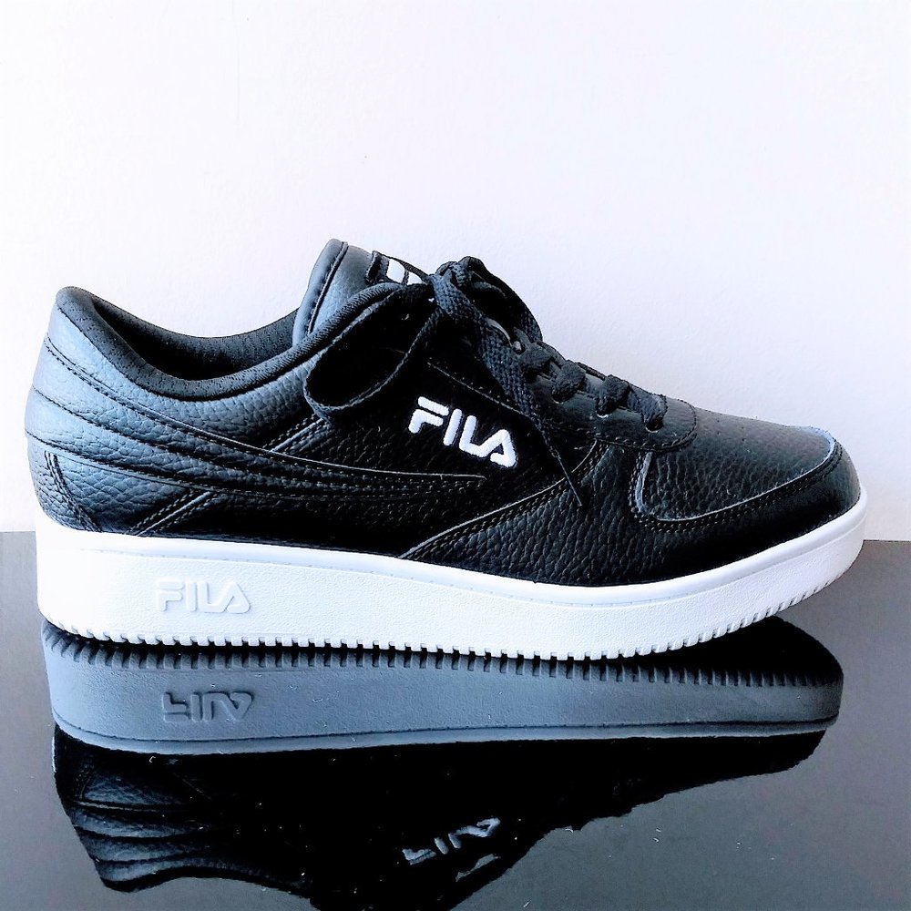 Fila Men's Low Top Faux Leather Sneaker